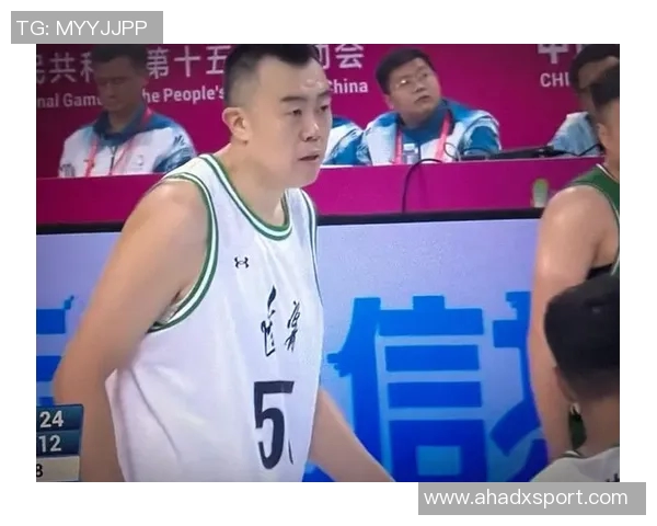 韩德君：从篮球新星到CBA传奇的成长之路与辉煌时刻解析